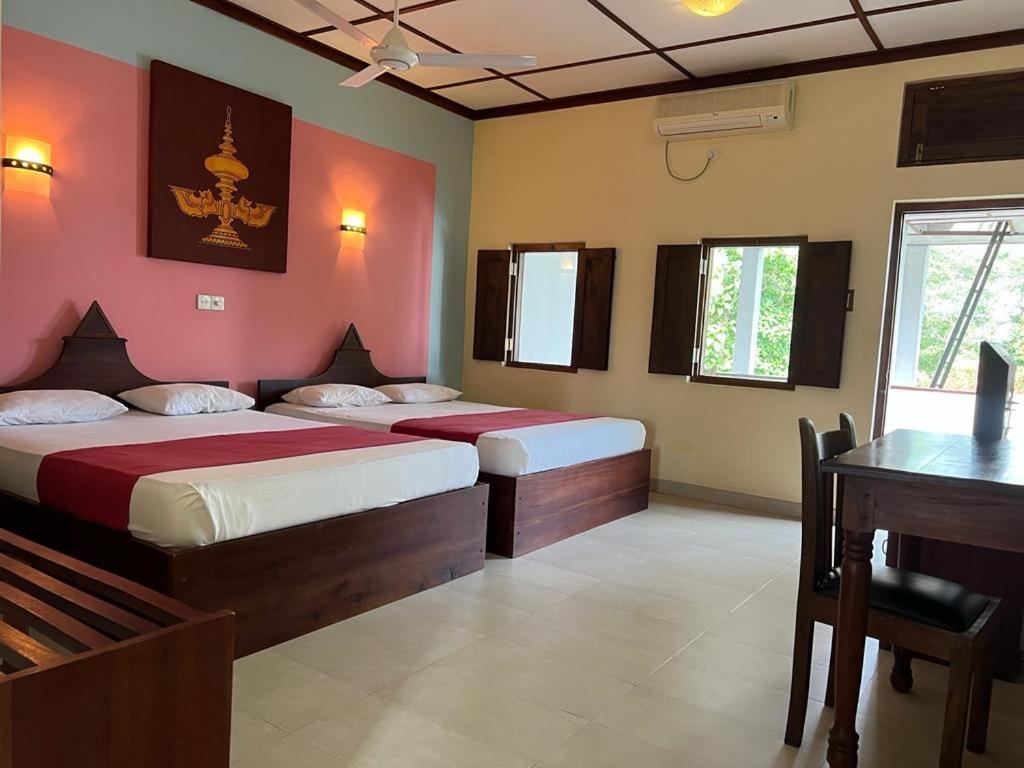 The Triangle Hotel Anuradhapura Habitación foto